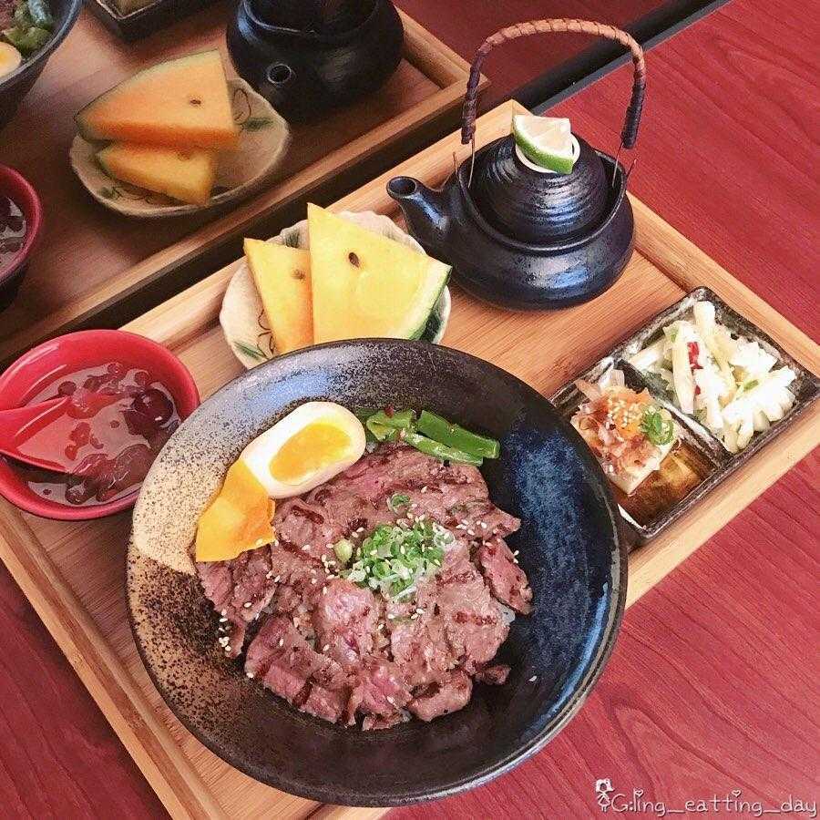 築日食堂の日式丼飯と定食料理