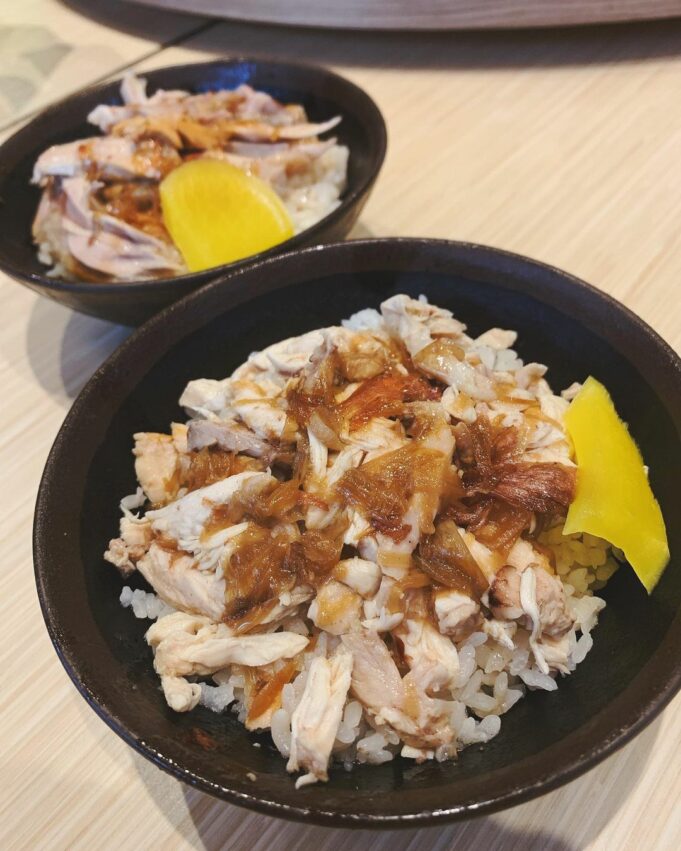 噴水雞肉飯の看板と店構え