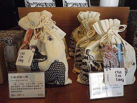 台湾みやげのトラベルセットが並ぶホテル内ショップ