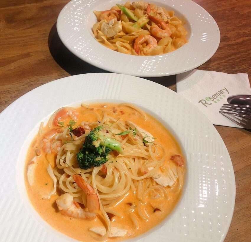 螺絲瑪莉義麵坊のパスタ。ソースがたっぷりかかったボリュームのある一皿