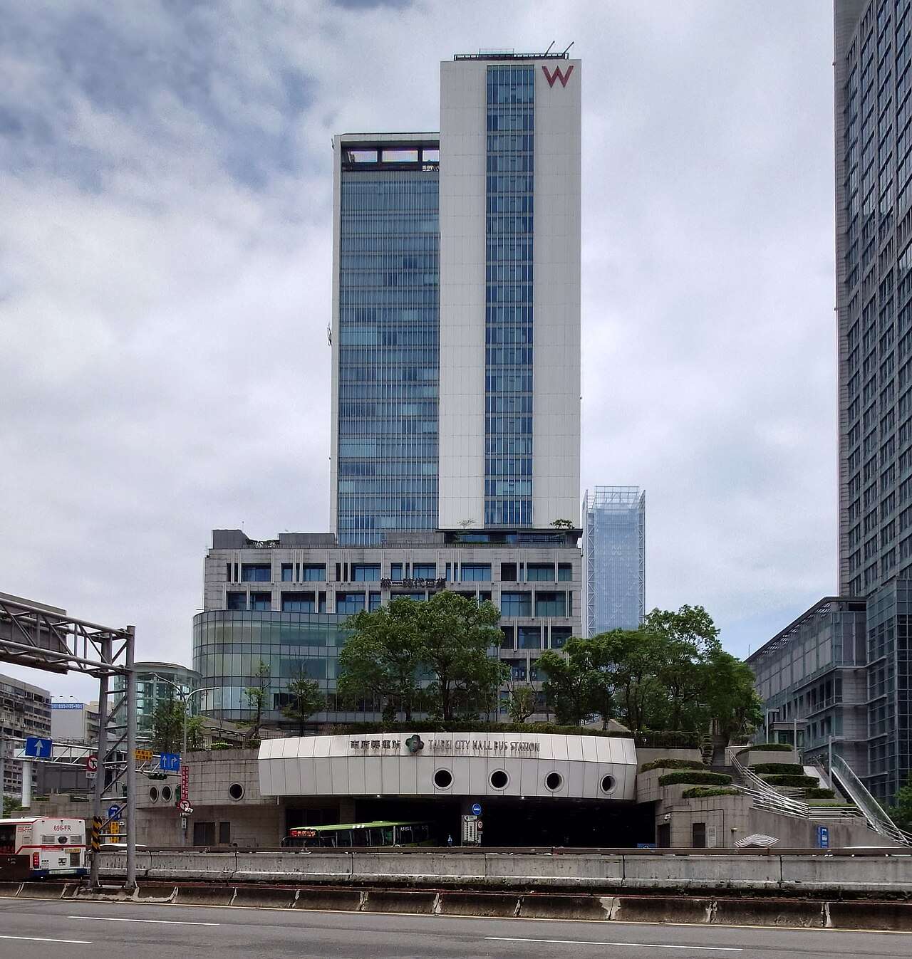 市府轉運站(台北市政府バスターミナル)の外観