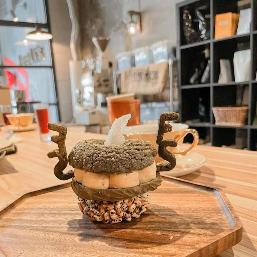 LeeLi'sの香炉型スイーツ「パリ－鹿港」