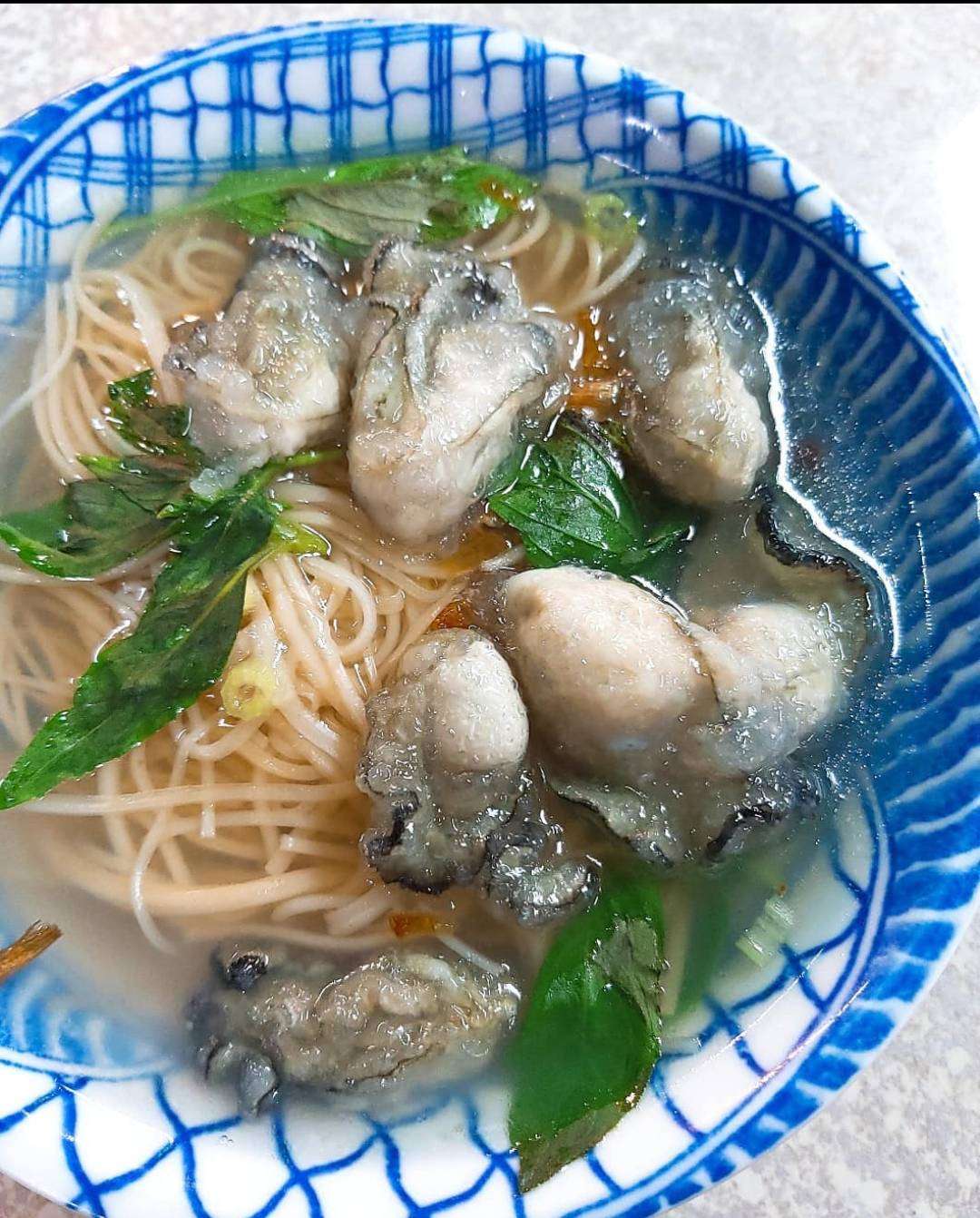 営養蚵仔の牡蠣料理。食材がたっぷりと盛られている