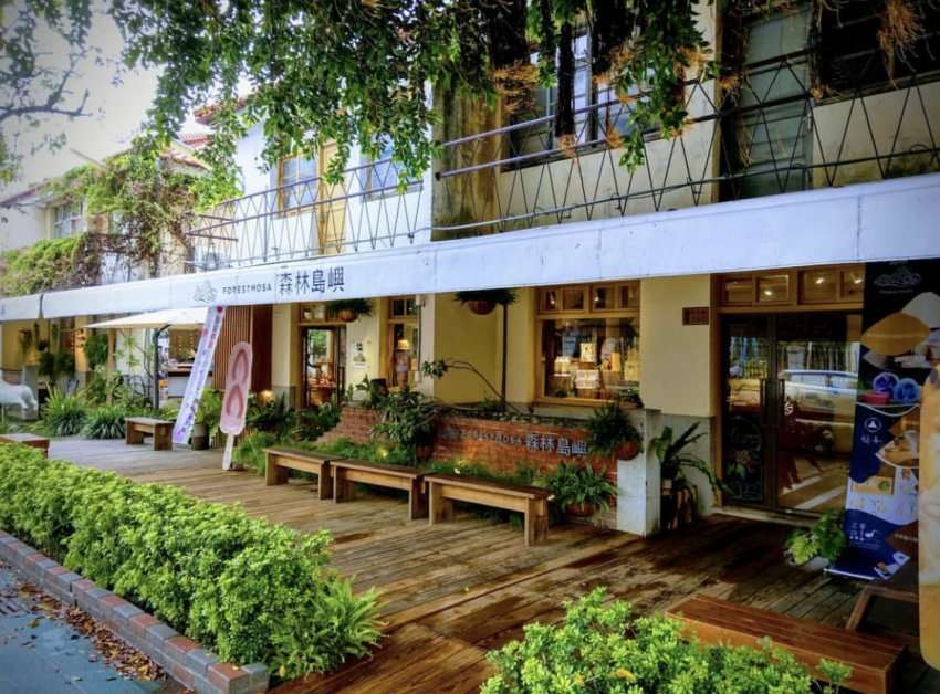 森林島嶼の審計新村店内。自然系の商品がナチュラルなスタイルで陳列されている