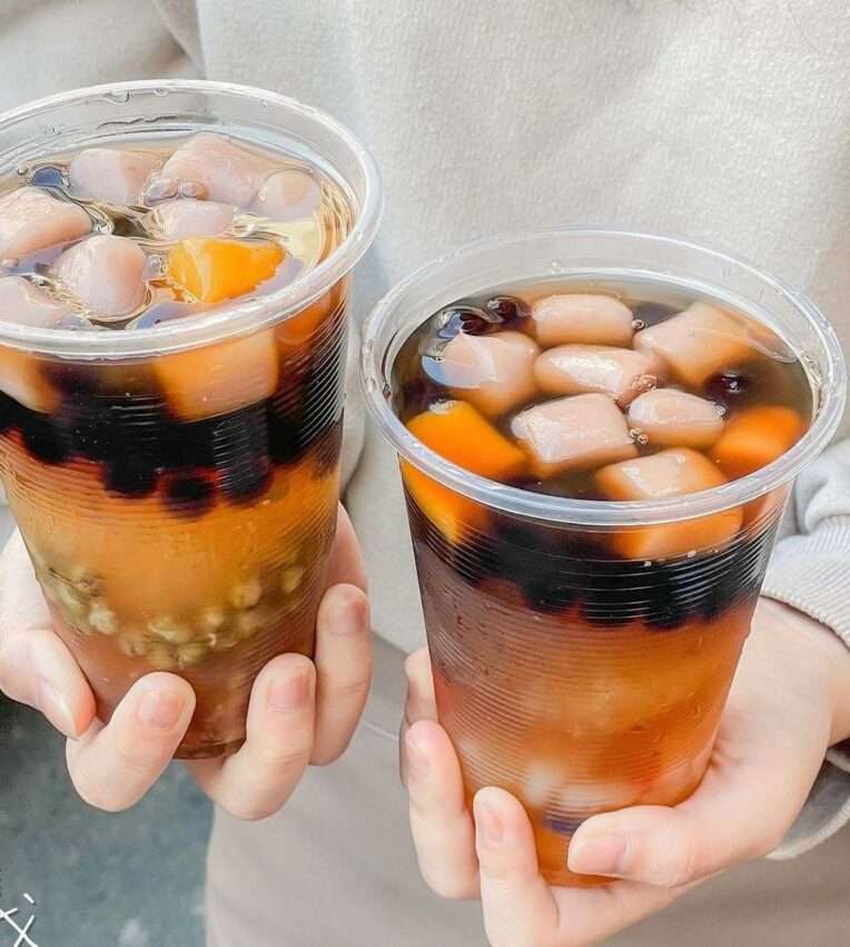 照記芋圓のカラフルな芋圓かき氷。トッピングが豊富