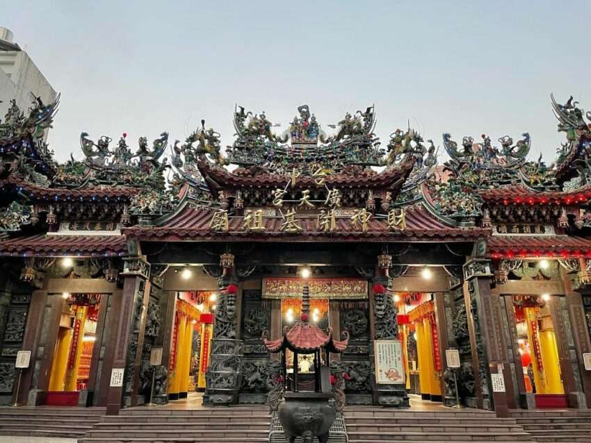 台中廣天宮の廟宇。廟側の説明によると歴史ある財神金身を祀る