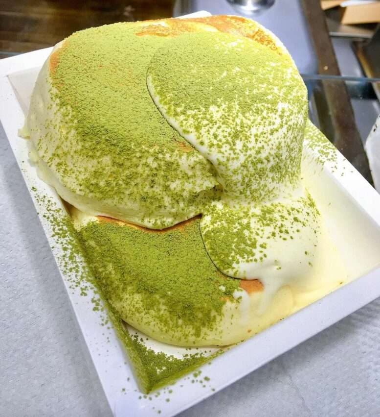 吳寮の手作り台湾伝統甘味の屋台。季節ごとに品目が変わる手工甘味が並んでいる