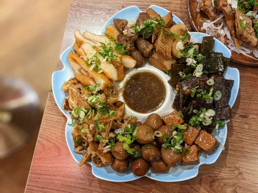 Miss 酒香滷味の各種ルーウェイ食材。濃い醤油色でうまみが凝縮されている