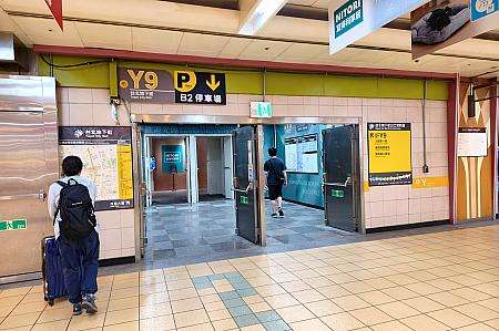 台北地下街Y9出口と皇翔臺北廣場の接続通路