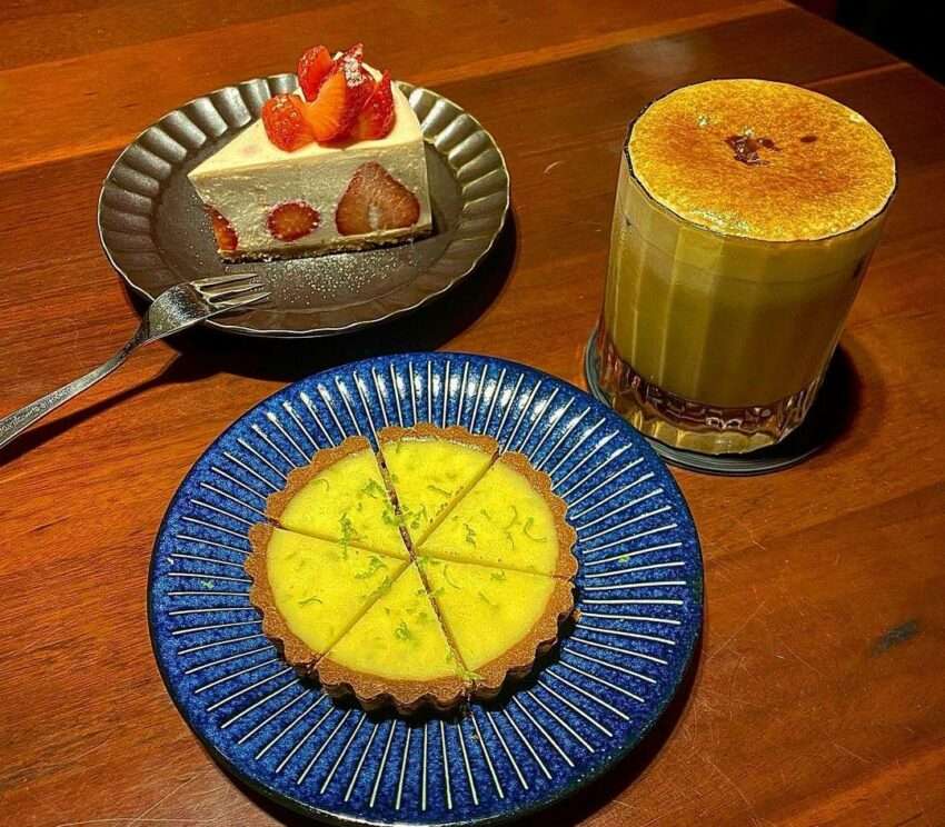 慢靈魂 Slow Soul Coffeeの店内の別の角度。落ち着いたインテリア