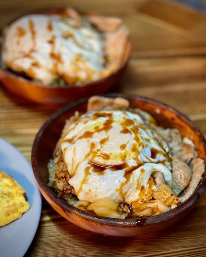 食至名龜の特色料理。盛り付けに工夫があり、台湾式と創意的な要素が融合している