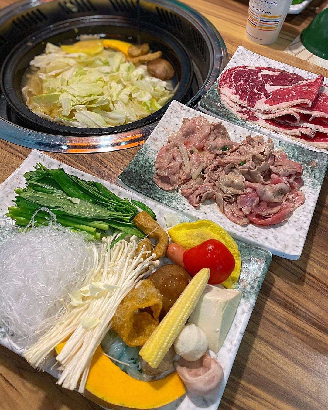 旺角石頭火鍋の石鍋スタイルの鍋料理