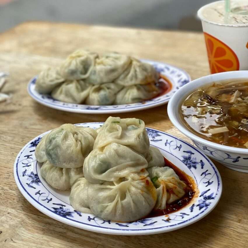 正好鮮肉小籠湯包の蒸籠。薄い皮にたっぷりのスープが詰まった小籠包が並ぶ