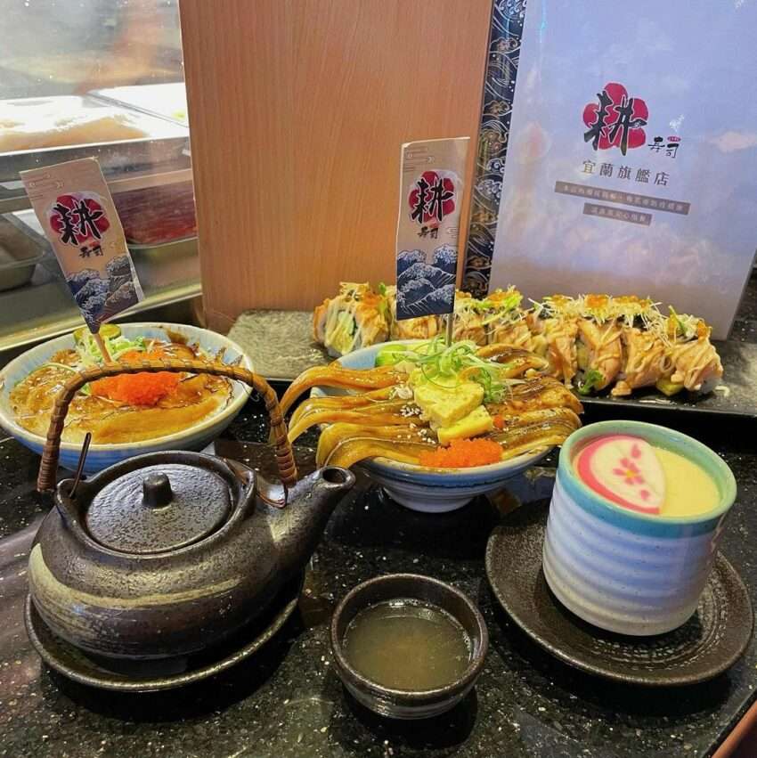 耕壽司 宜蘭旗艦店:職人が目の前で握る寿司の場面