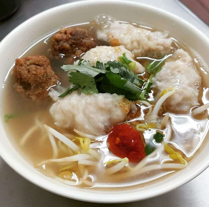 漢奇肉羹店の肉羹スープ。スープは透き通った澄んだ色をしている