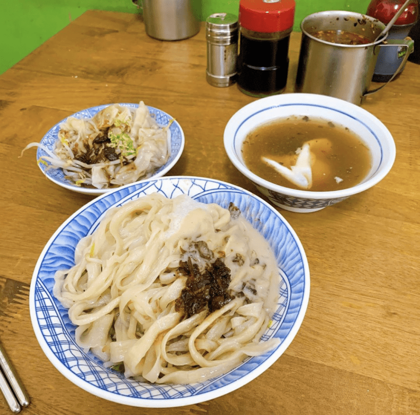 老士館擀麵店の手打ち麺料理