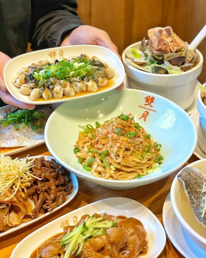 雙月食品社の薬膳スープと台湾料理
