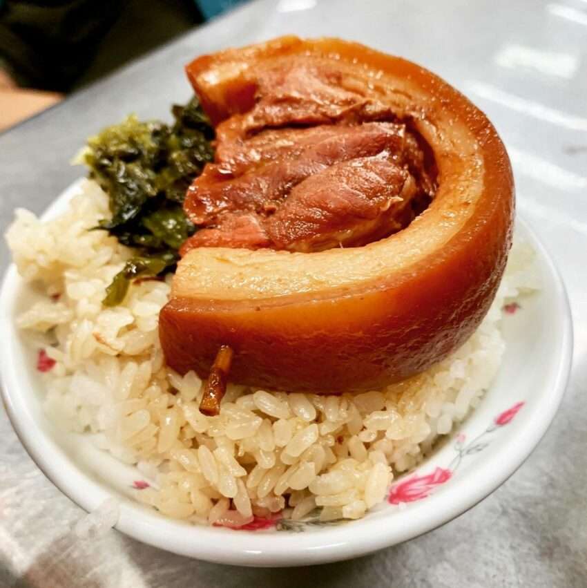 黑豬灶爌肉飯の角煮丼と煮卵