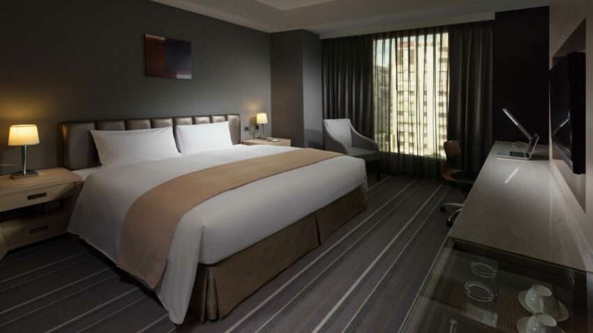 URBANHOTEL33のエクステリアと共用スペース。都市的なスタイルのデザインホテル