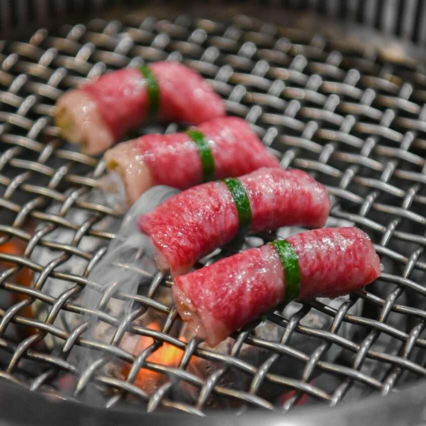 山鯨燒肉の和牛料理の盛り付け。台中では珍しい文化体験型の焼肉店