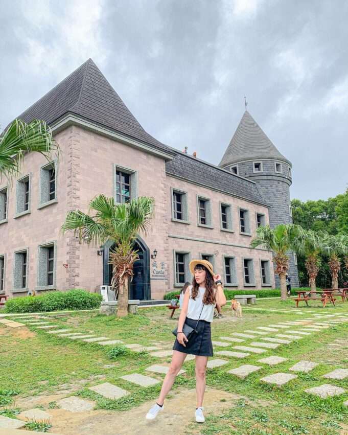 伯朗咖啡館 頭城城堡一館の外観。ヨーロッパ風の城郭建築が頭城の丘の上に立つ