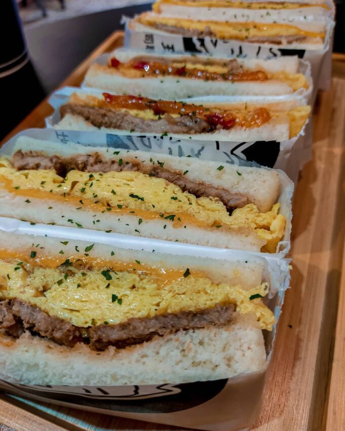 張瑋烤肉蛋吐司のトースト朝食
