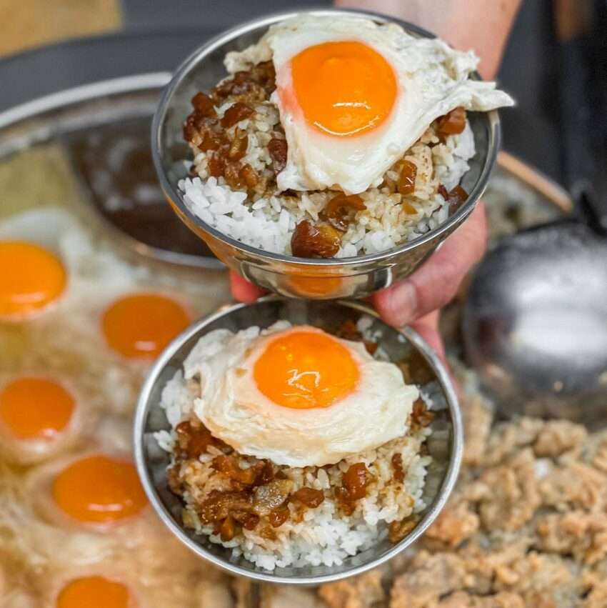 鴨頭正二代のルーロー飯と鴨頭の煮込みの組み合わせ