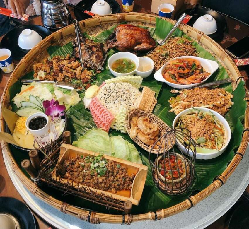 滇之南傣族風味餐の料理。タイ族の香草と酸辣の要素が鮮明に表れています