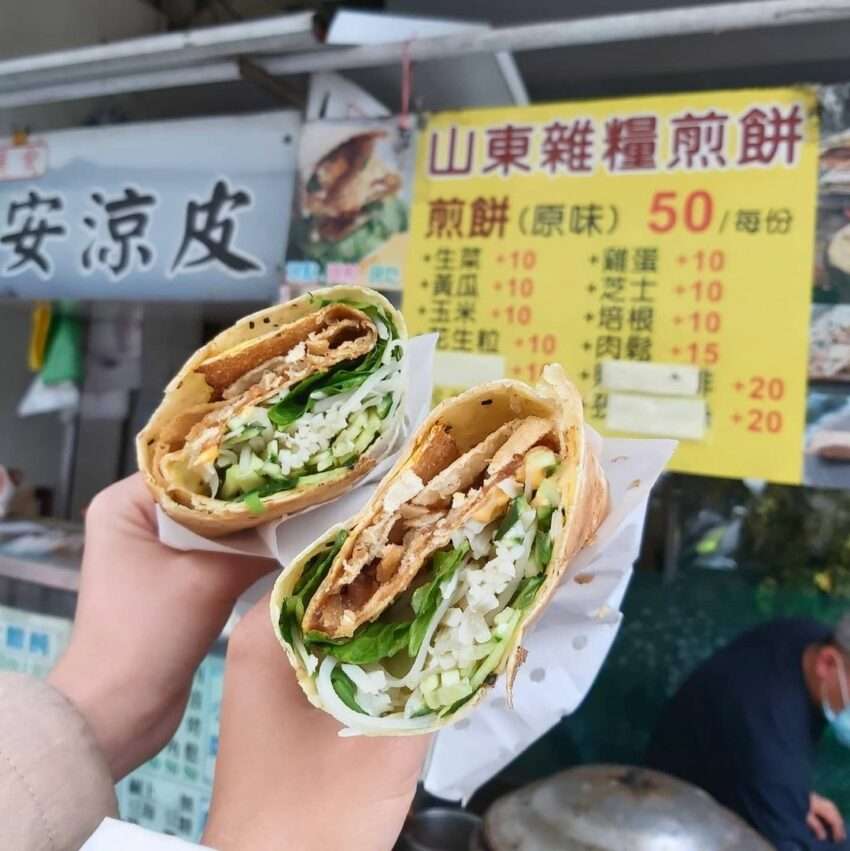 水湳市場の伝統的な市場の屋台が並ぶ様子