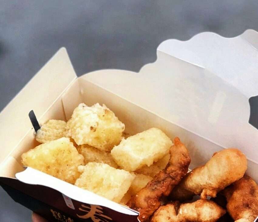 小春礁溪店の看板料理、糕渣と卜肉、照り焼き皮蛋