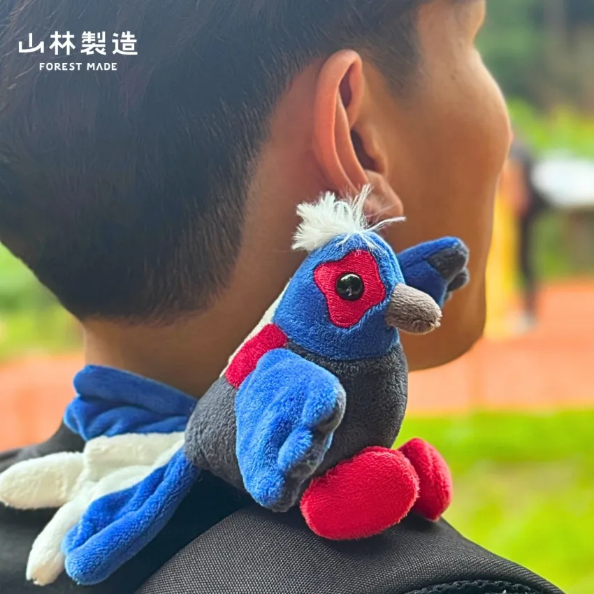 山林製造第3弾・藍腹鷴マグネットぬいぐるみ。雄鳥の鮮やかな藍色の羽毛を再現したデザイン
