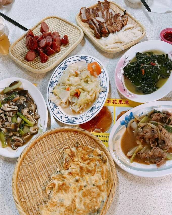 原鄉食堂の料理。原住民の伝統的な食材と調理法を活かしたメニューが並びます