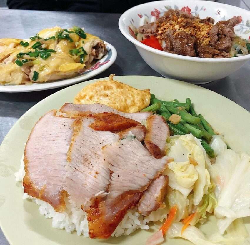 廣越美食の広東・ベトナム料理。澄んだスープに具材が豊富に入っている
