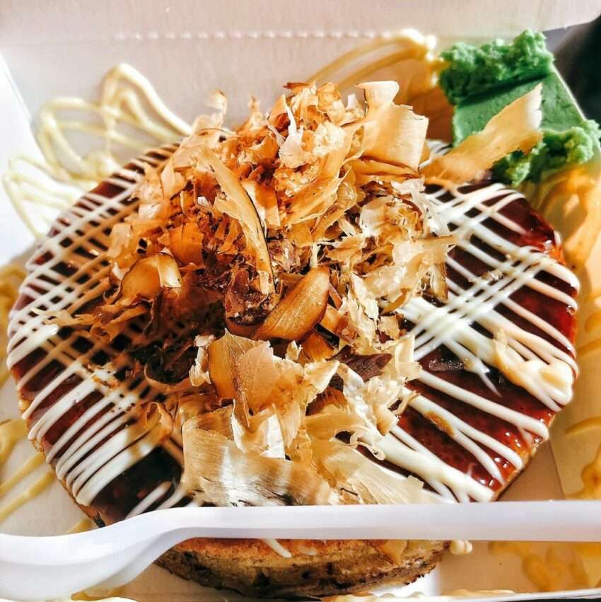福島屋圓圓燒。丸くふっくらとした形の焼き菓子が金色に仕上がっている