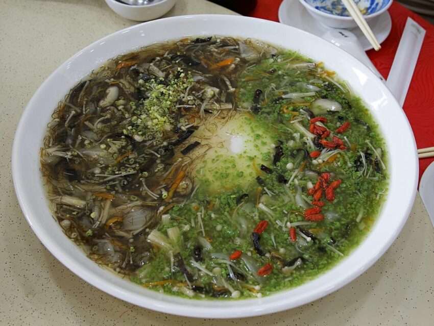 沐素 musu 料理の豆乳ラーメン、スープが白みがかっていて大豆の香りが漂う