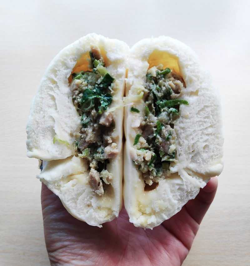 阿振肉包の白くふっくらとした大きな肉まん