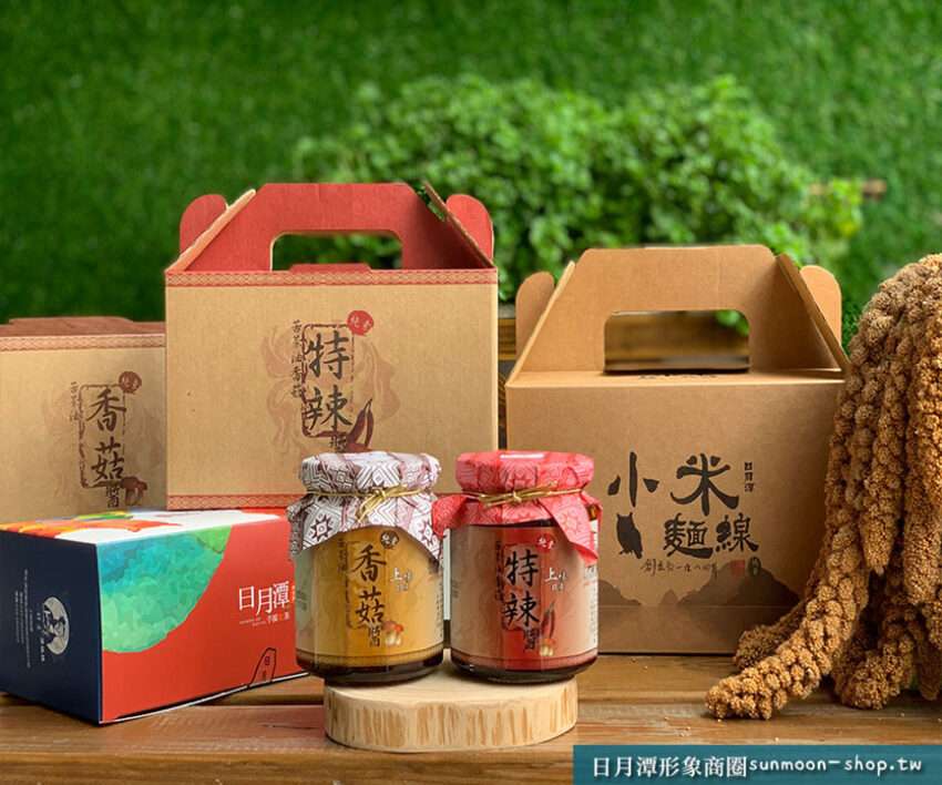 上味特産の店内に整然と並ぶ南投のお土産商品