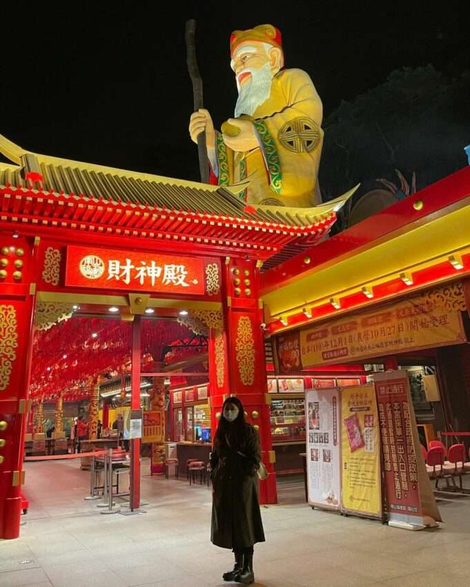 南山福德宮(烘爐地)の廟宇景観。山腹に位置し夜景が美しい