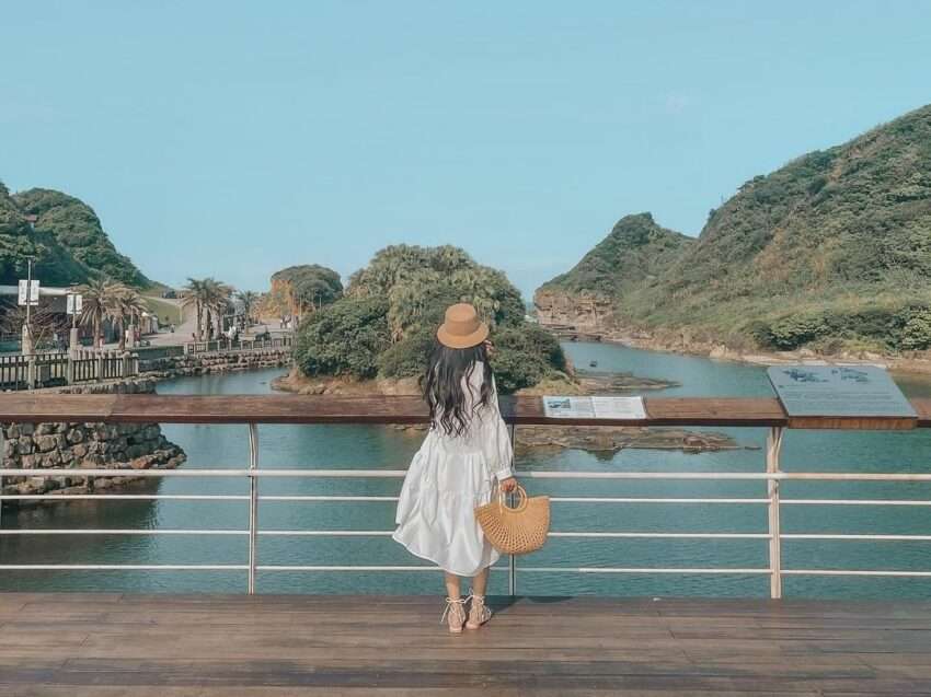 和平島公園の海食地形と青い海水