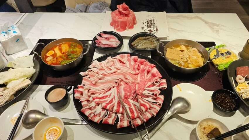 肉多多火鍋台北中山店の鍋料理