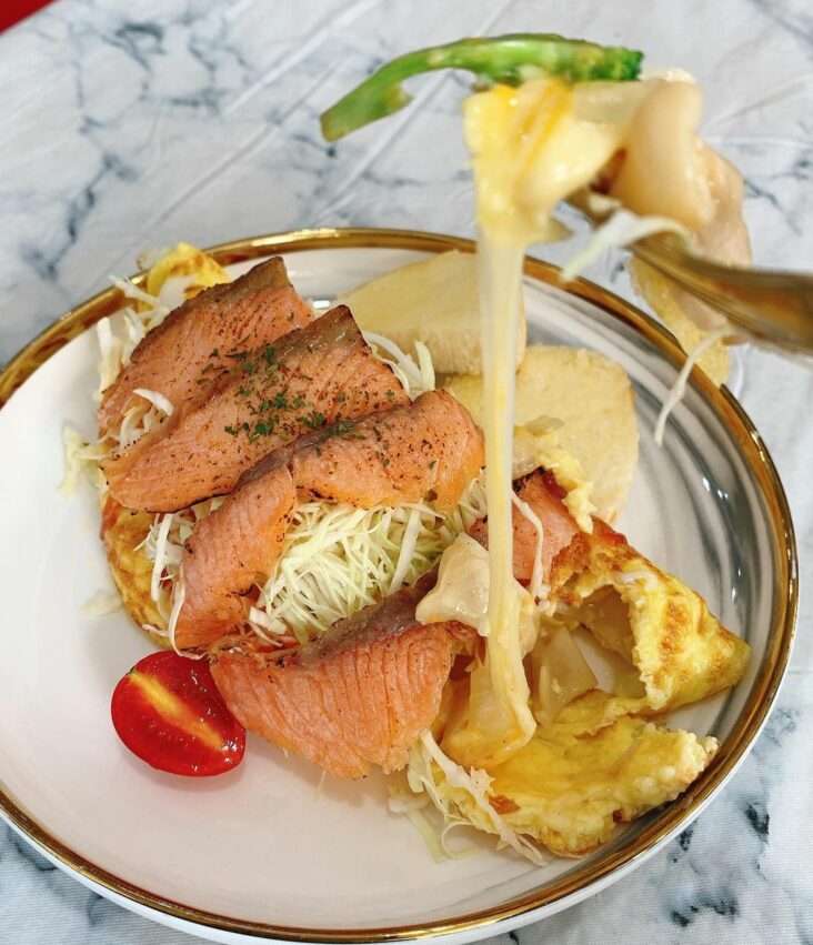 齁蛋啦厚蛋燒の糸を引く厚焼き玉子のアップ