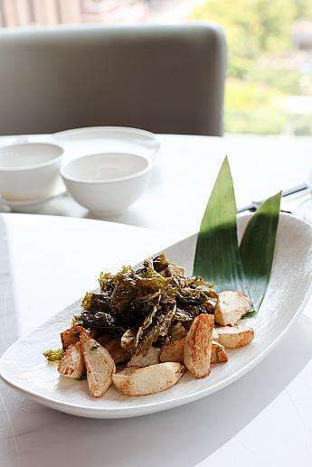 揚げた筍料理「干炸季節筍」