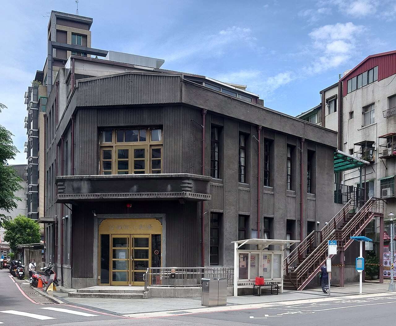 牯嶺街小劇場の外観。日本統治時代の宿舎を改装した劇場建築