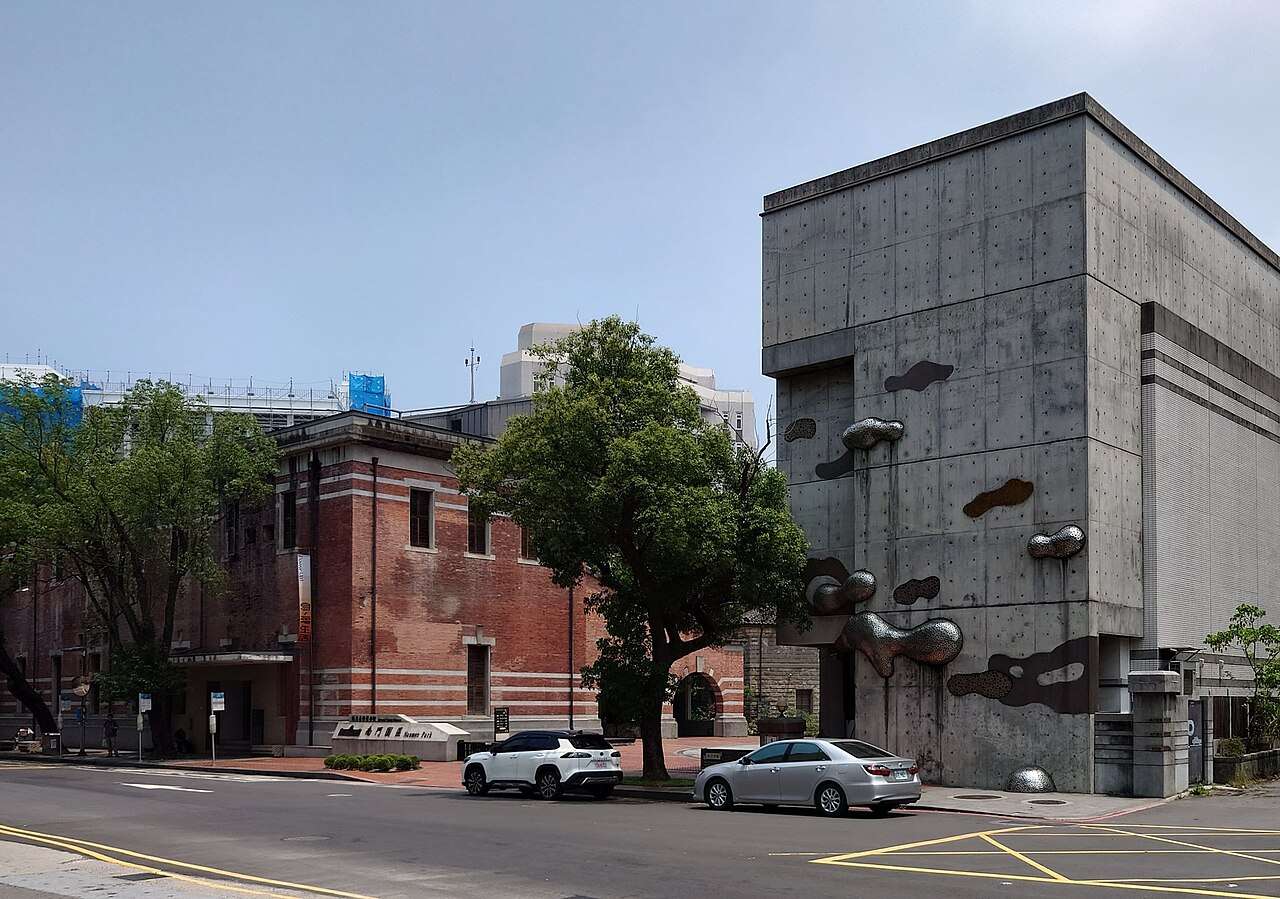 国立台湾博物館南門館の外観。日本統治時代の赤レンガ建築が並ぶ博物館エリア