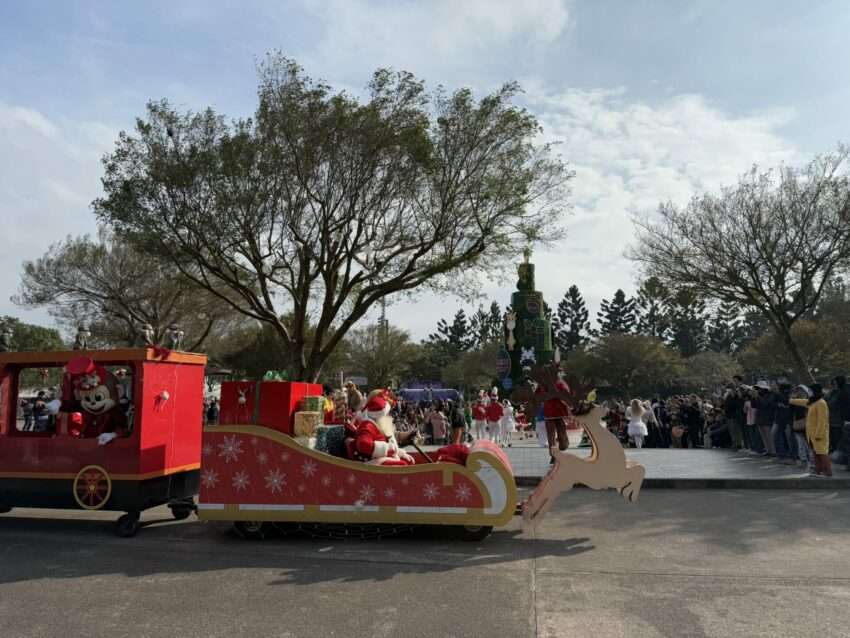 六福村のクリスマス期間の北欧童話風の装飾