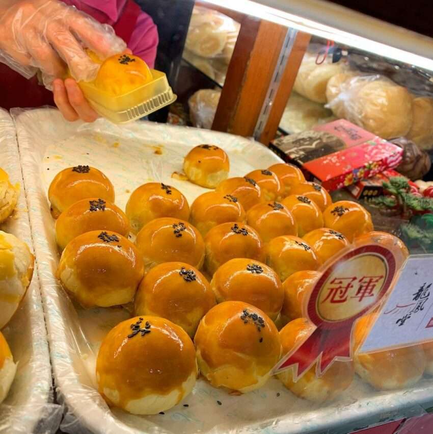 龍鳳堂餅鋪の蛋黄酥