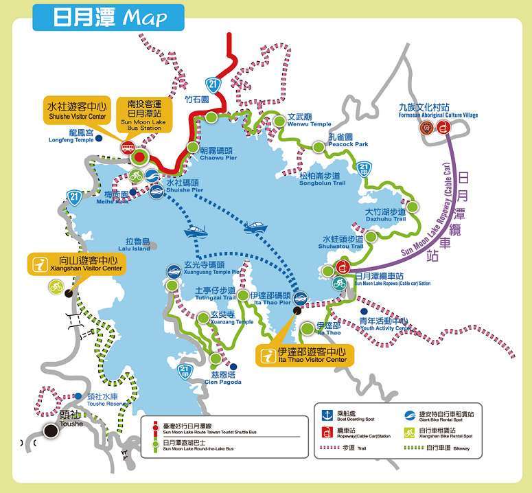 日月潭の環湖サイクリングコースの路面。湖岸沿いに整備された専用車道