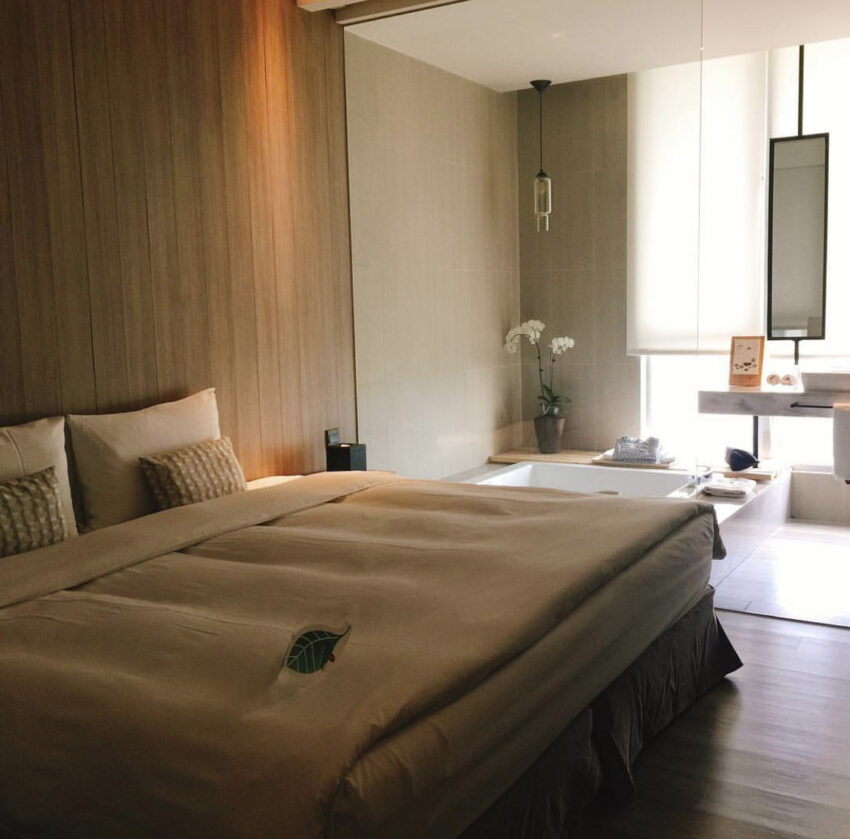 桃城茶樣子承億文旅の屋上無辺際プールとN23.5 Loungeバー。台湾茶文化をテーマにしたデザイン空間