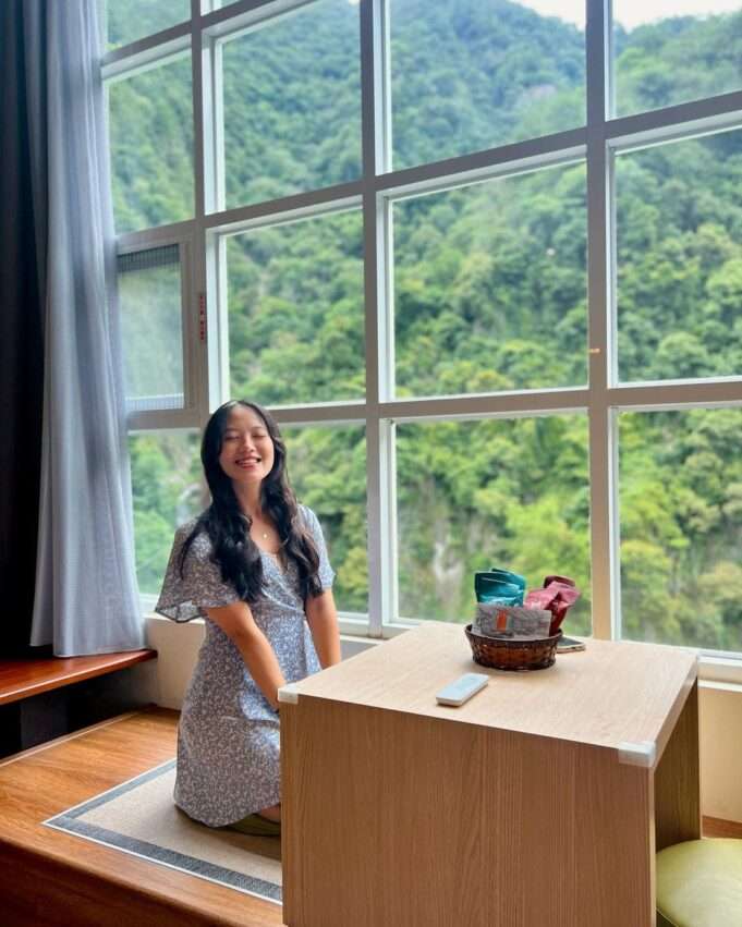 Uni Resort Kukuanの大浴場。広々とした室内空間に炭酸水素ナトリウム泉が満たされている