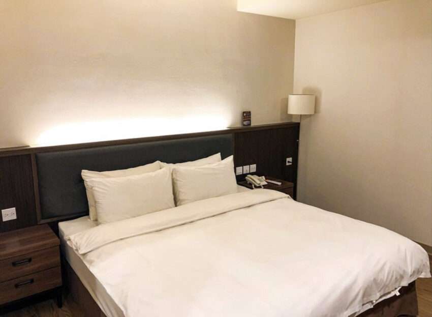晨光飯店 ML Hotelの客室内部。清潔感のあるシンプルな内装